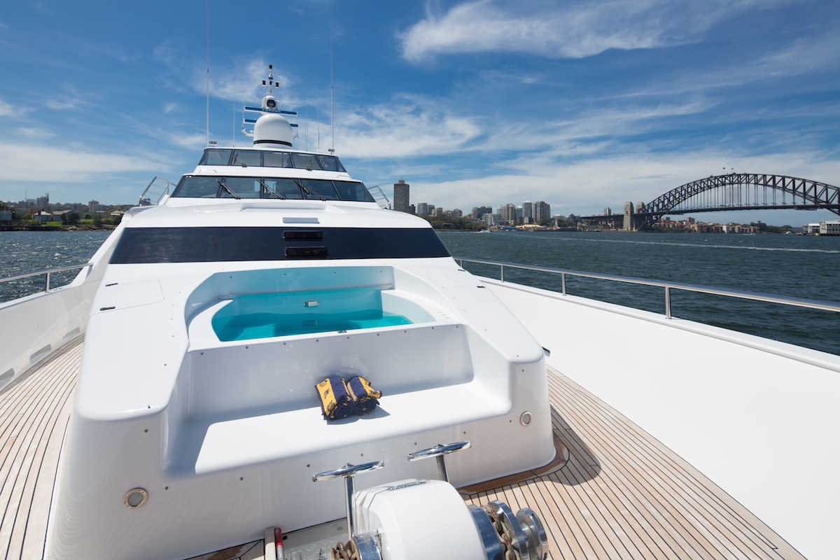 luxury-boat-hire-on-oscar-ii-9