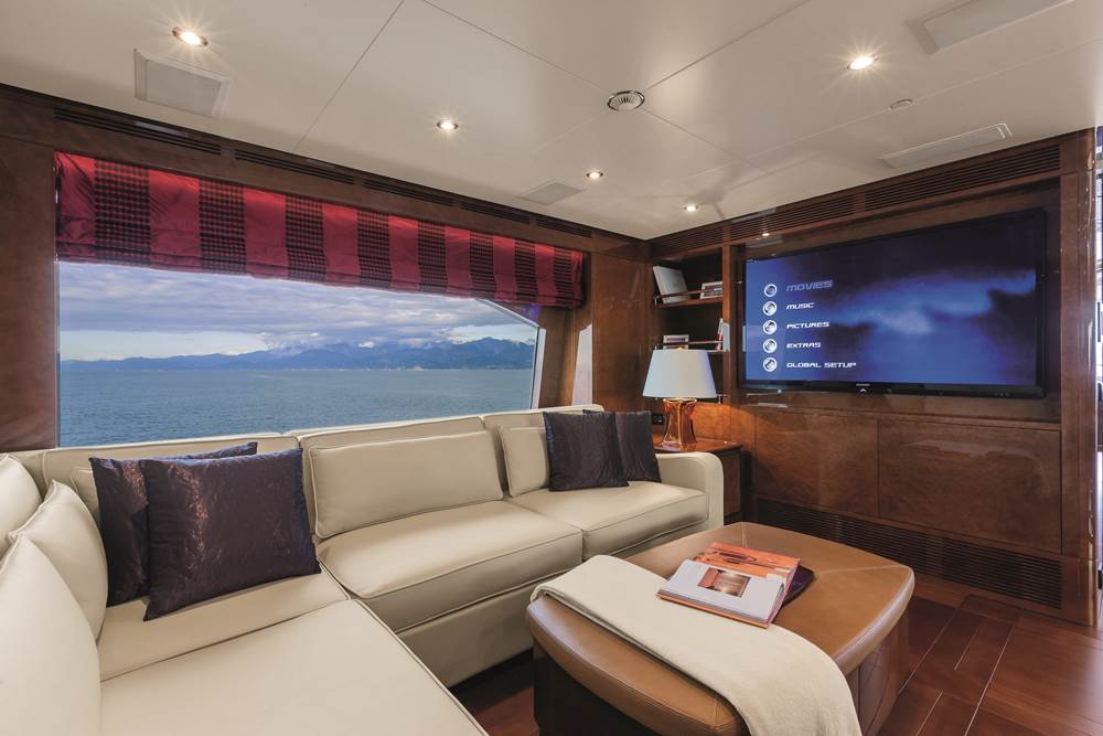 Luxury charter yacht Checkmate
