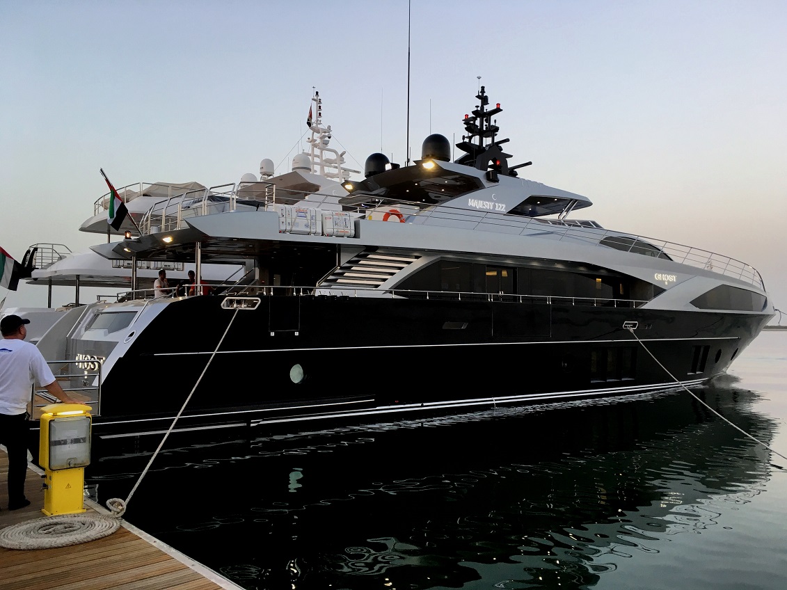 super-yacht-hire-sydney-on-ghost-ii-dusk