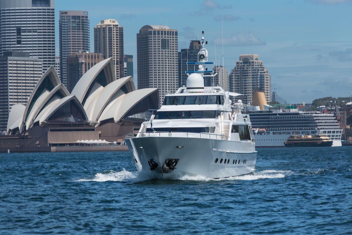 luxury-boat-hire-on-oscar-ii-17